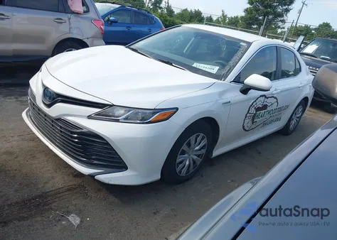 2020 Toyota Camry Le Hybrid z USA, uszkodzony, nr VIN 4T1C31AK2LU016915